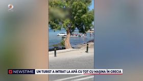 Un turist a intrat la apă cu tot cu mașina în Grecia